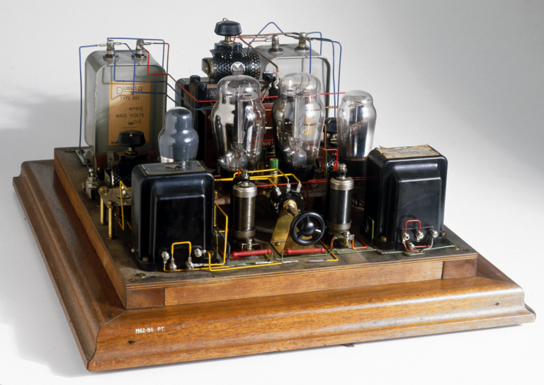 retro vintage modern hifi 1927 Raleigh Mullard Tube Amp