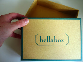 Empty cardboard box with the brand bellabox written on the lid