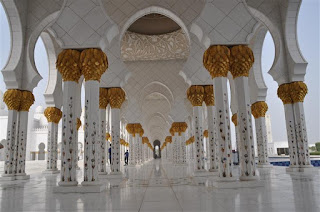 Abu Dhabi, Wielki Meczet im. Szejka Zayed'a
