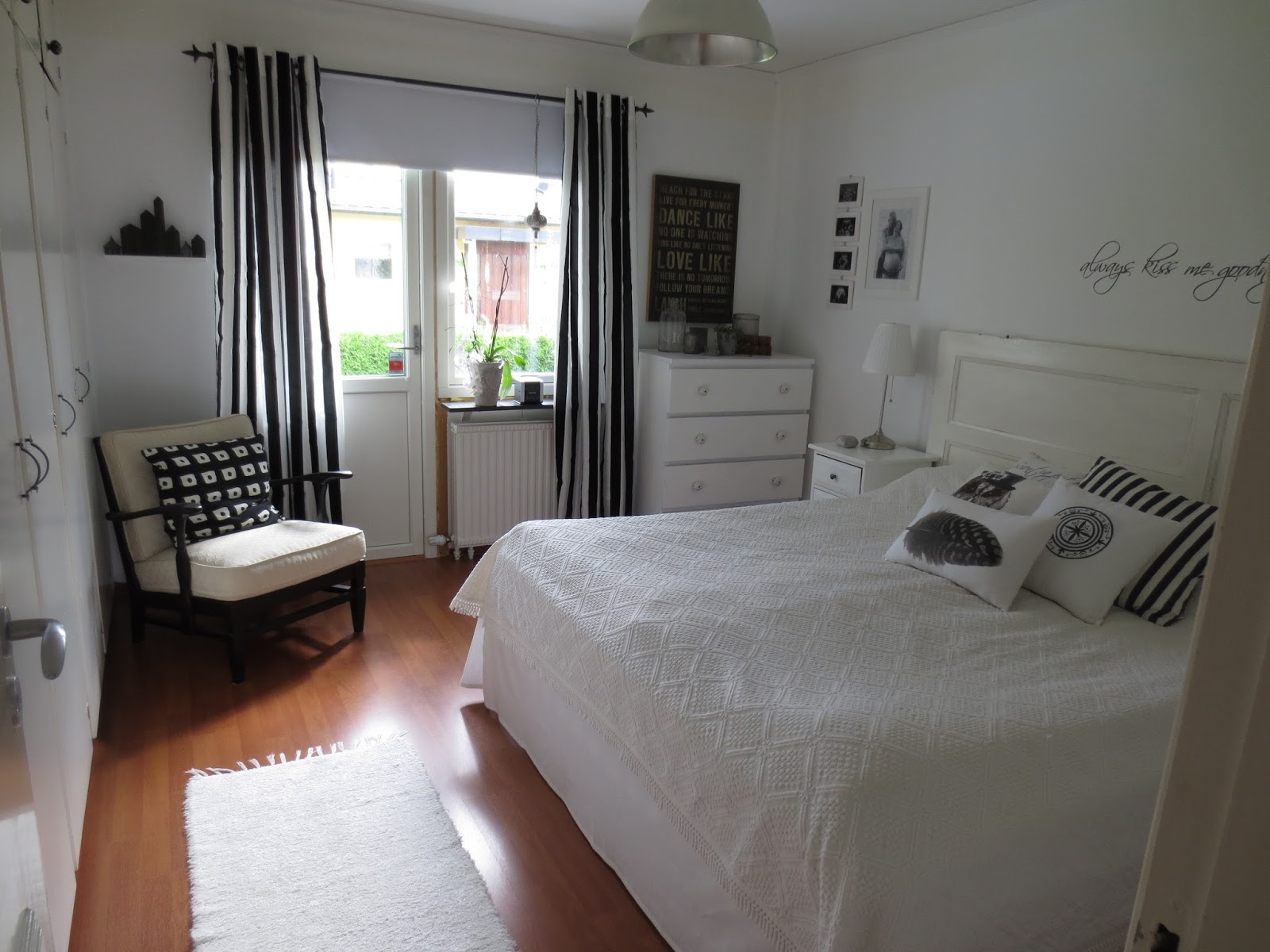Vita huset 28: svart/vitt