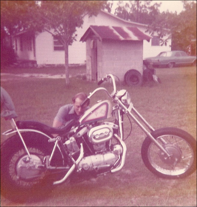 http://2.bp.blogspot.com/-XqAg6cAaETs/Tw8umkdviyI/AAAAAAAADzU/LcrdpkYRPPg/s1600/1969+sportster+4.jpg