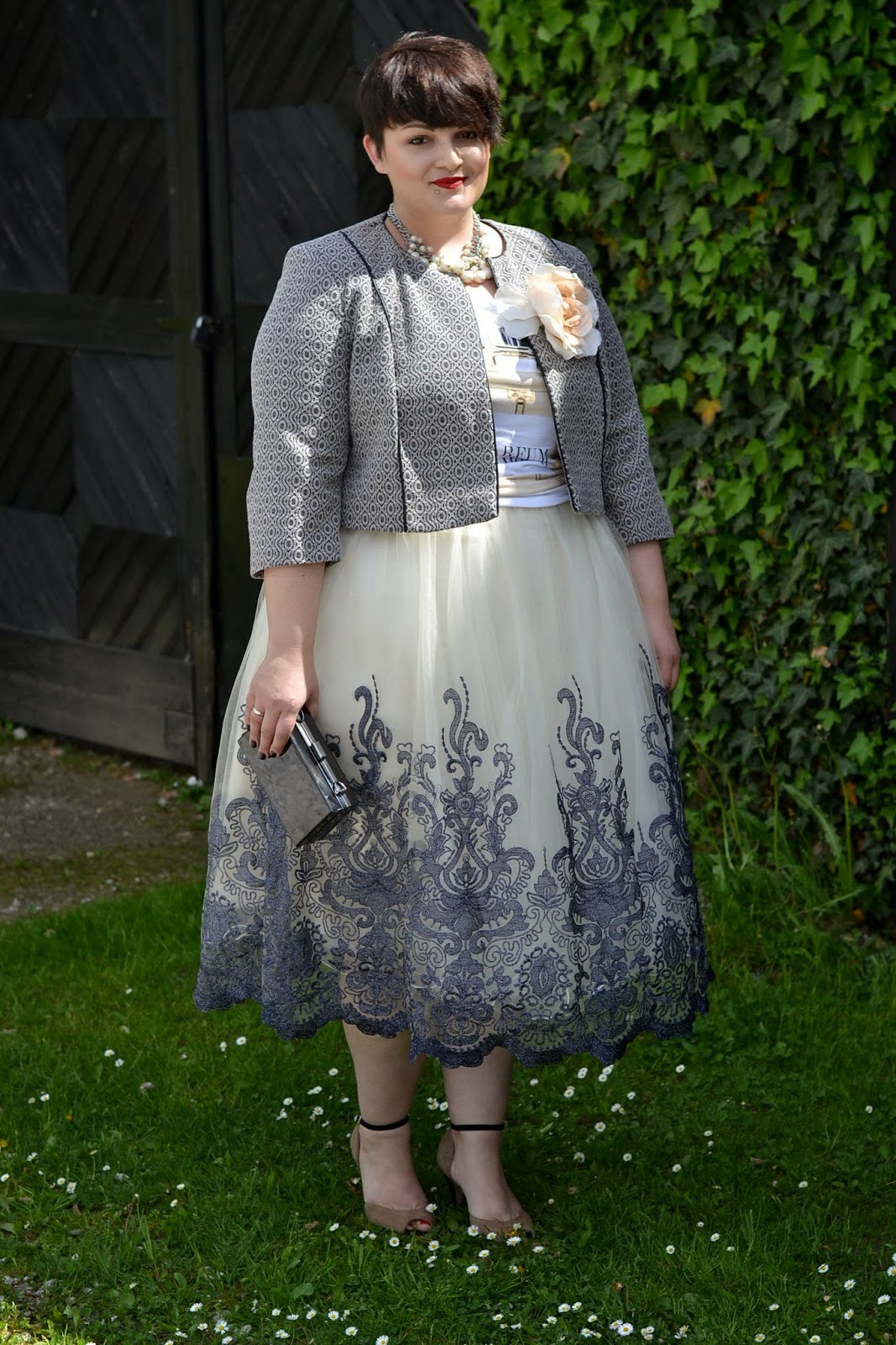 Curvy Claudia Chic, chicer, Chi Chi London