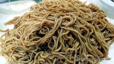 Eating Kampua instant noodles...