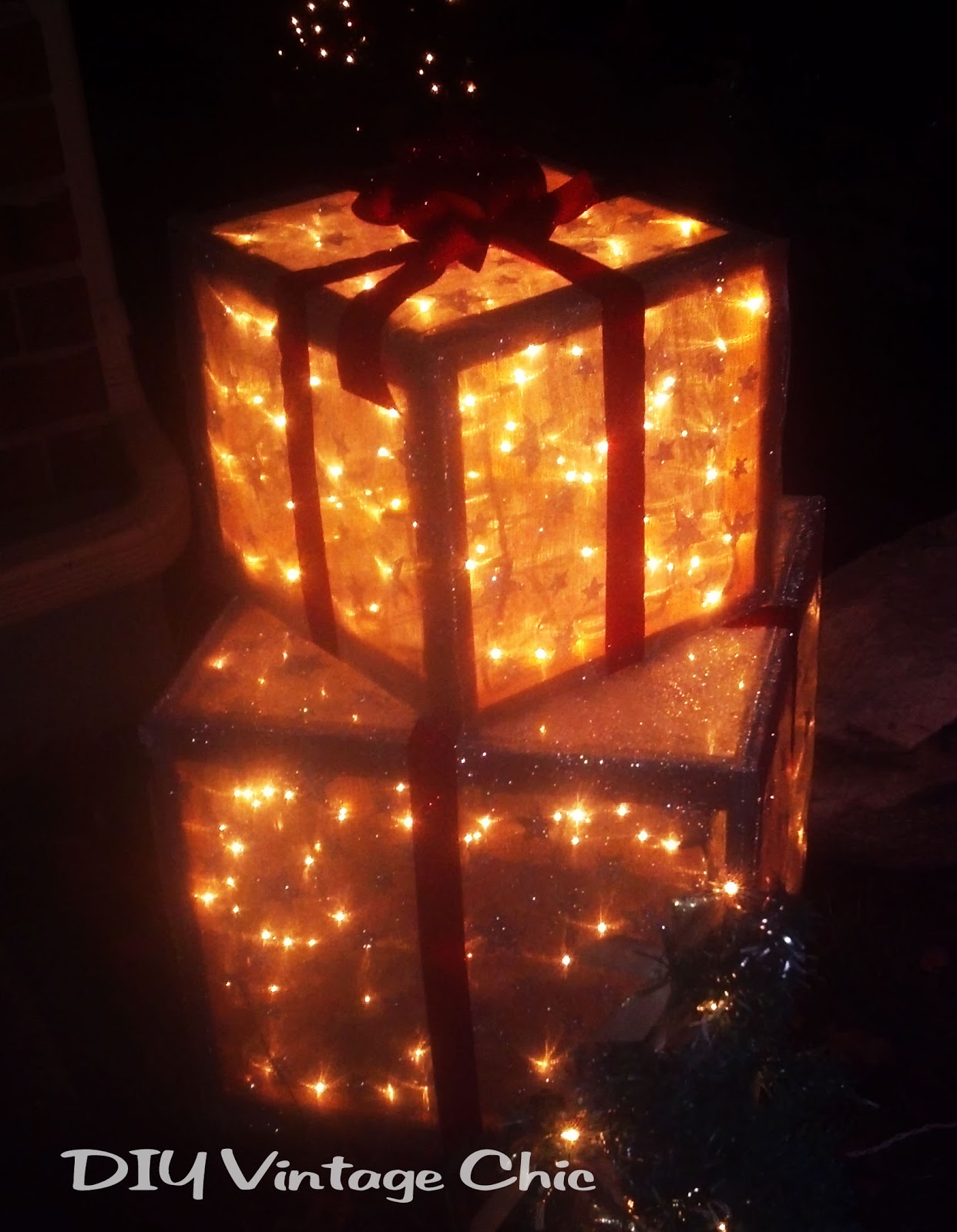 http://2.bp.blogspot.com/-XsXA9DxYzdo/UND9VFAegCI/AAAAAAAACys/g79eTdmWiCQ/s1600/Lighted+Gifts+1.jpg