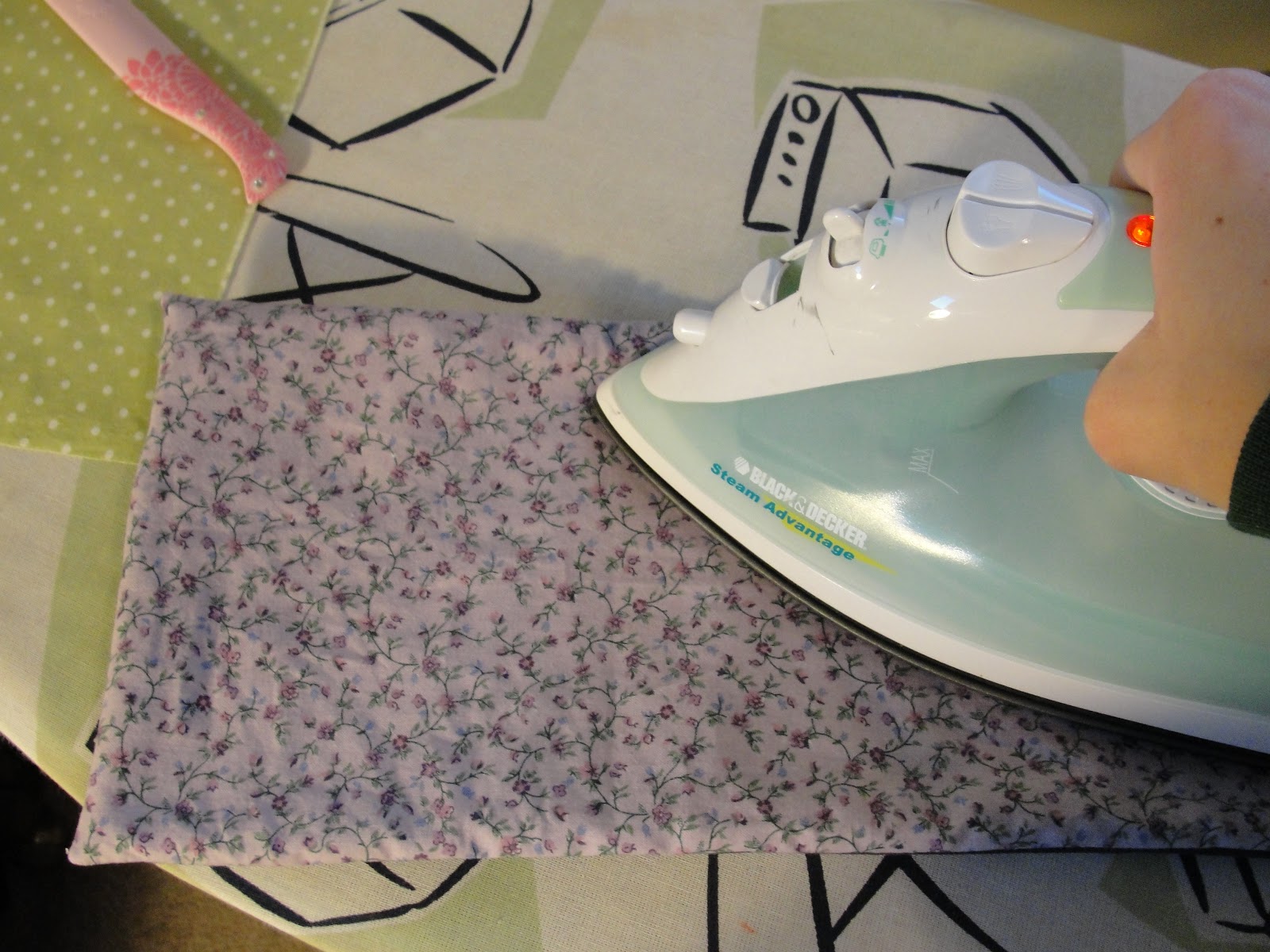 JoAnn's Special Tape Measure Snappy Bag Tutorial