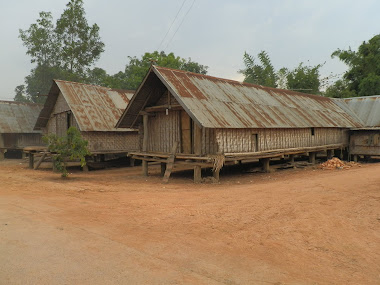 maisons longues des Mnong, au lac de Lak