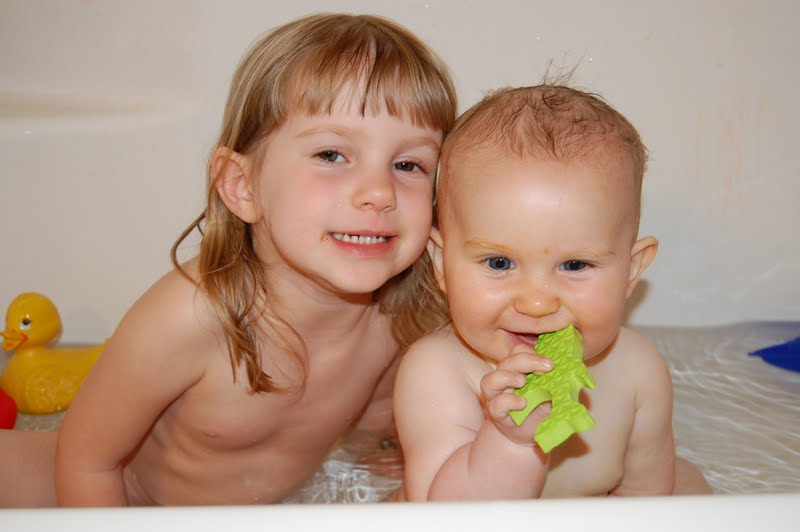 Eleanor & Emerson's Place: Bath time is more fun together!