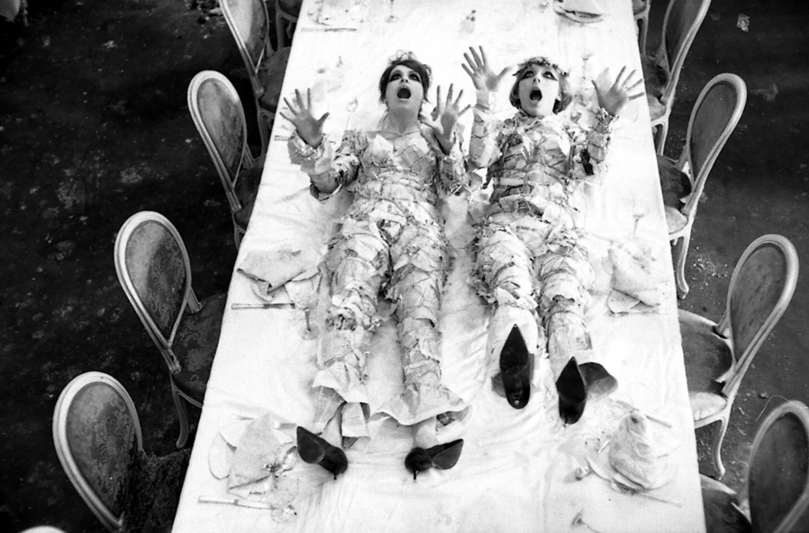 PARACHUTESAWAY DAISIES the most marvelous film almost ever