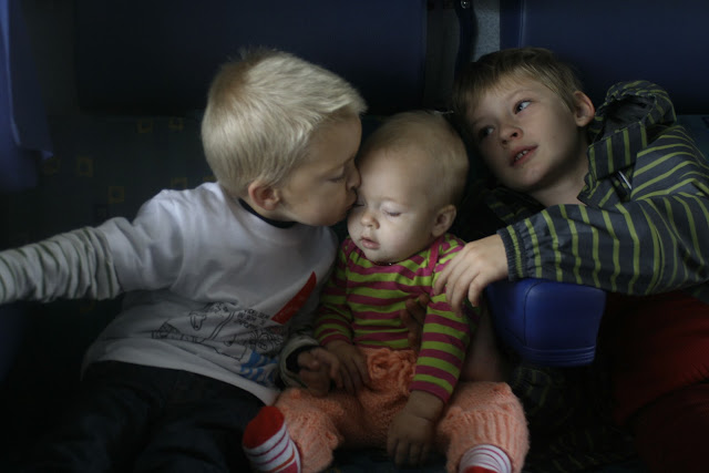 Kisses on the train.