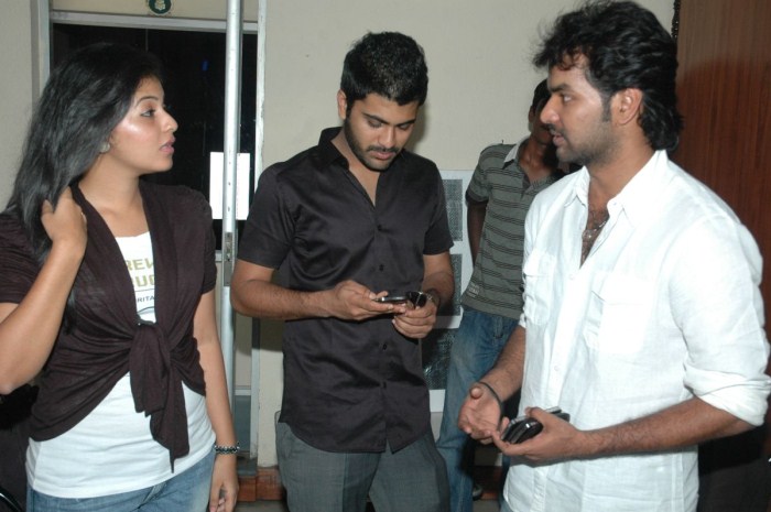 Pictures And Wallpapers: engeyum eppothum anjali premiere show pictures