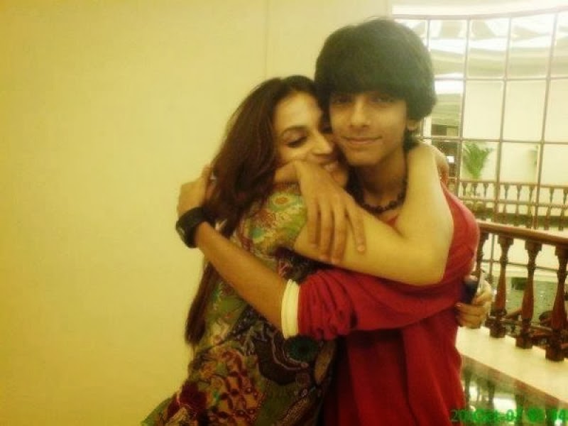 Anirudh apologises to Andrea for the pictures of him and