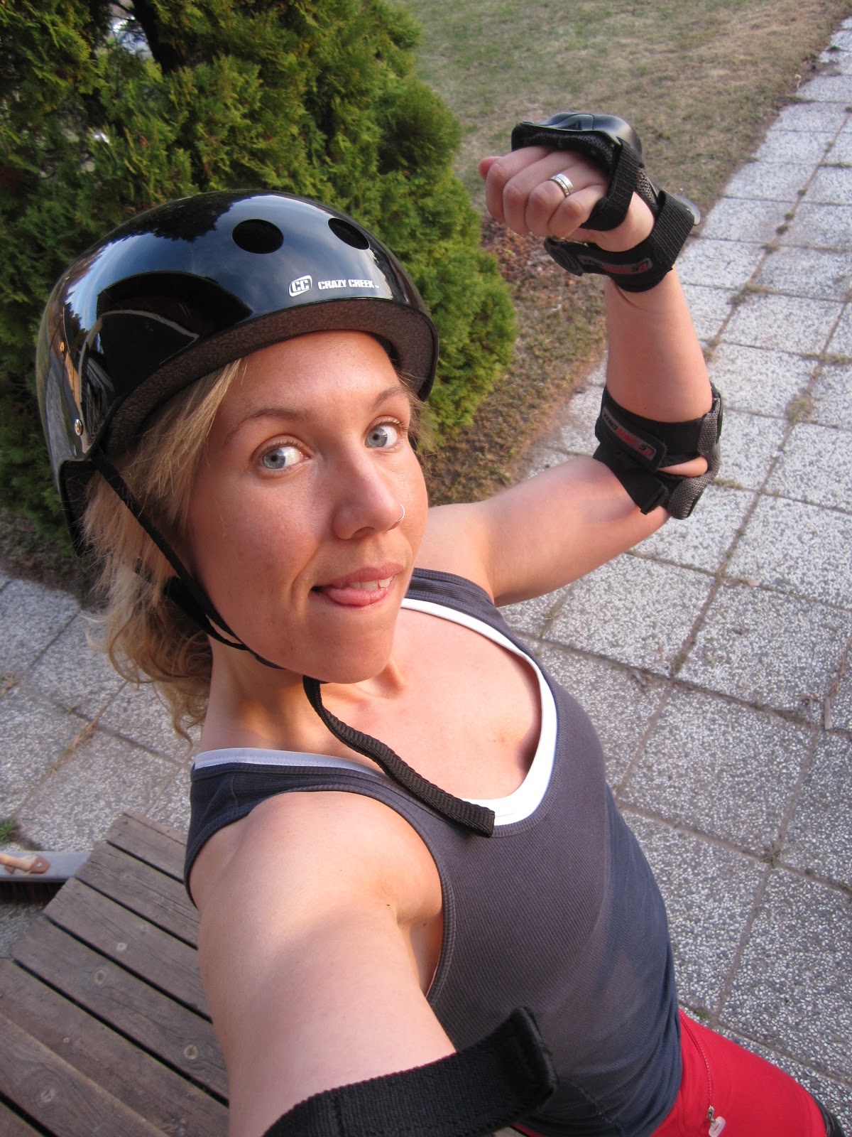 Rockabyelife by me...: april 2011