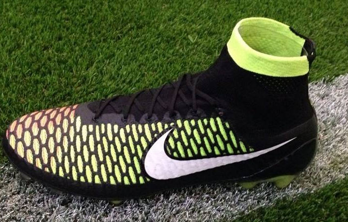 blackout nike magista