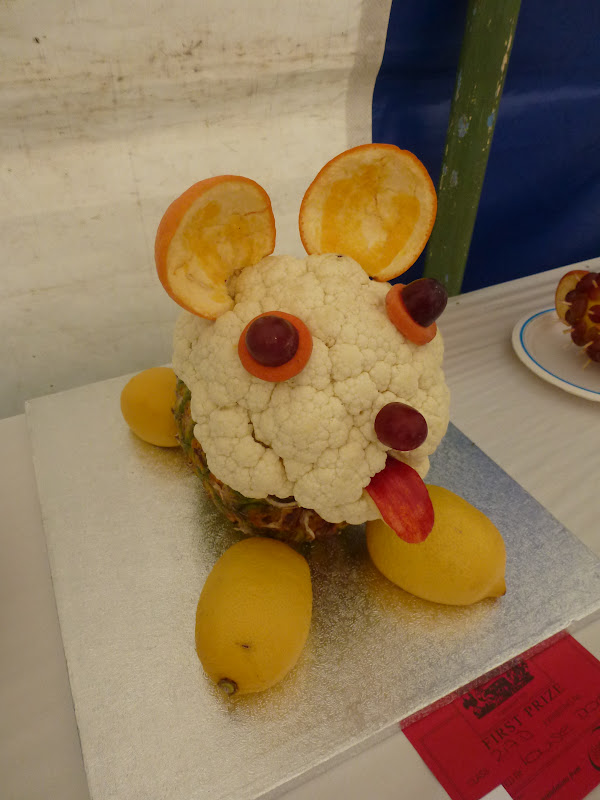 Bumble Bee Cottage: Guernsey North Show - Animals made from Vegetables