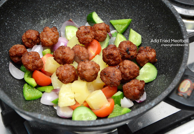 CHASING FOOD DREAMS: Recipe: Spicy, Sweet & Sour Meatballs with Lingham