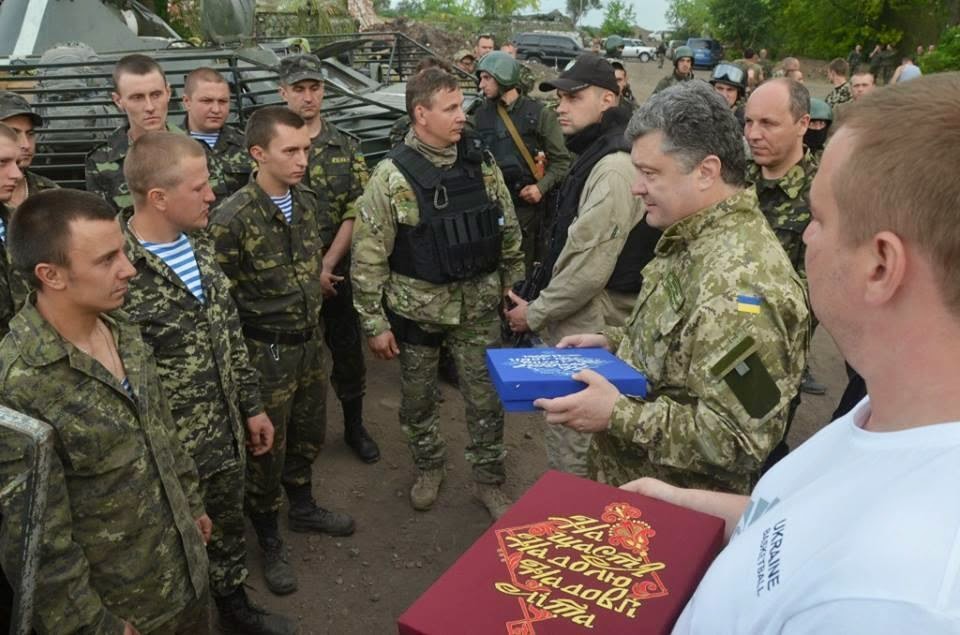 L'Ukraine : Observation du "signe" des deux colombes.  - Page 11 BqmDlPUIQAANEFG.jpg+large