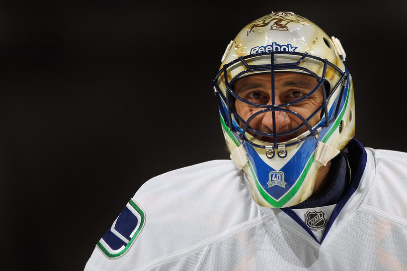 Roberto Luongo to don Johnny Canuck-themed Movember mask, complete