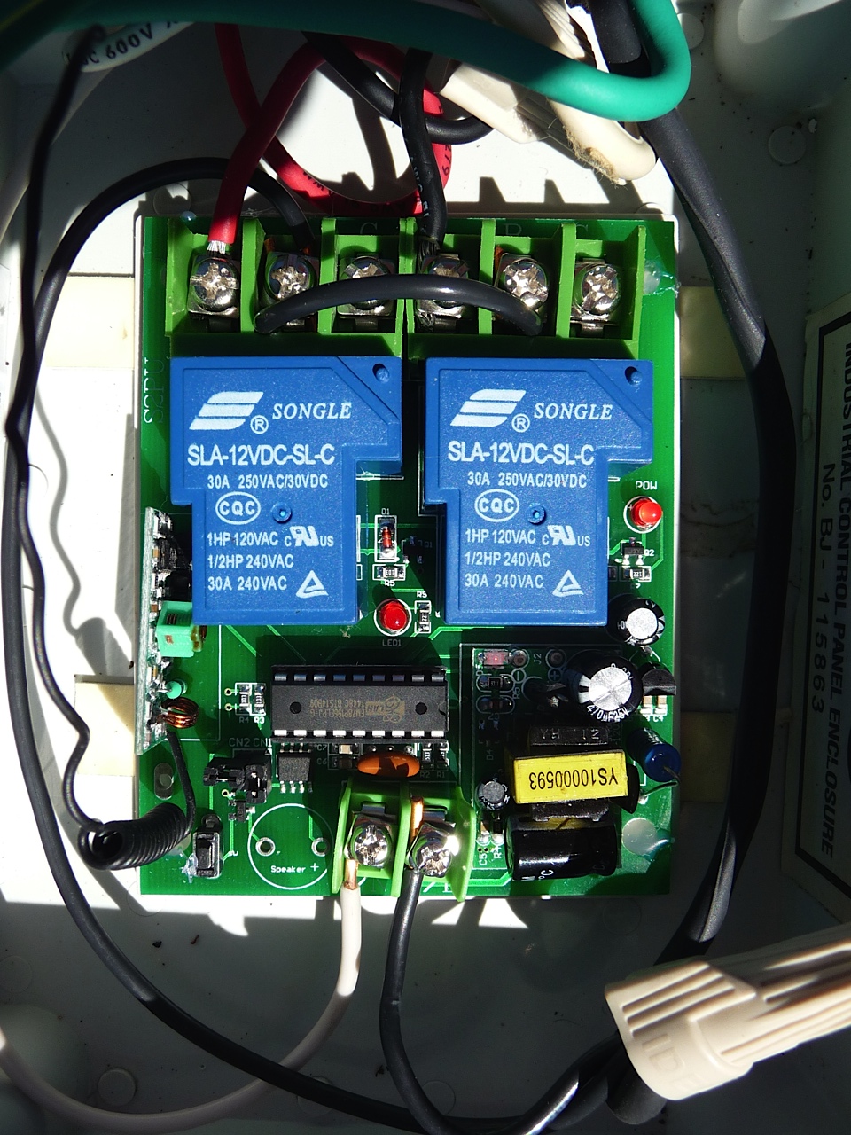 How to Remote Control an Automatic Swimming Pool Cover