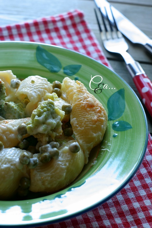 Cucinando e assaggiando... Pasta gratinata con piselli, cavolo romano