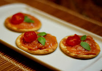 Canapé Fácil de Tomate e Curry (vegana)