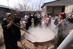 navruz nowruz uzbekistan making sumalak