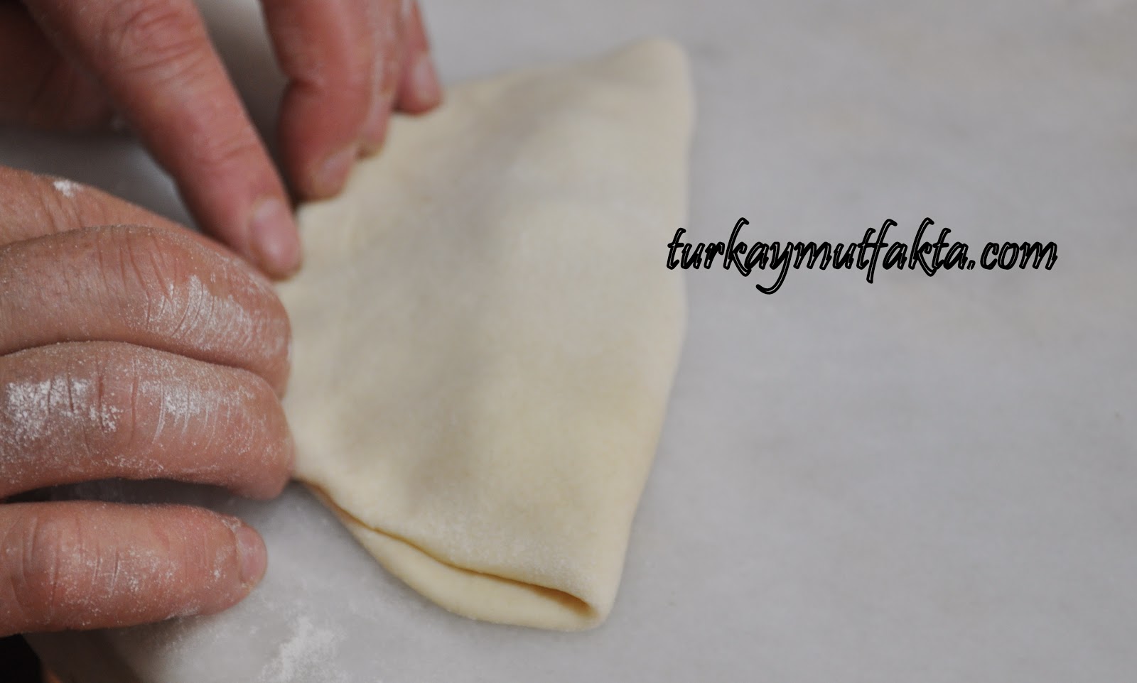 ÇİĞ BÖREK türkaymutfakta