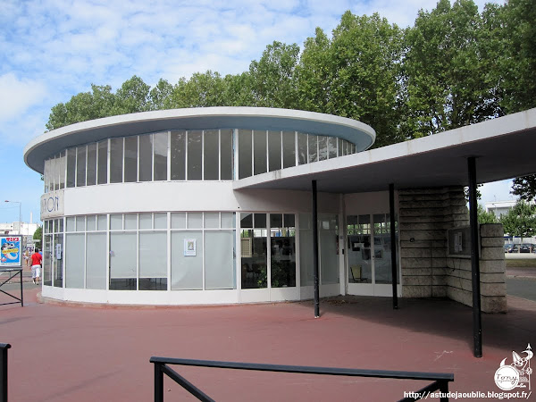 Royan - La gare routière, cours de l'Europe.  Architectes: Louis Simon, Pierre-Gabriel Grizet.  Projet/Construction: 1953-1964