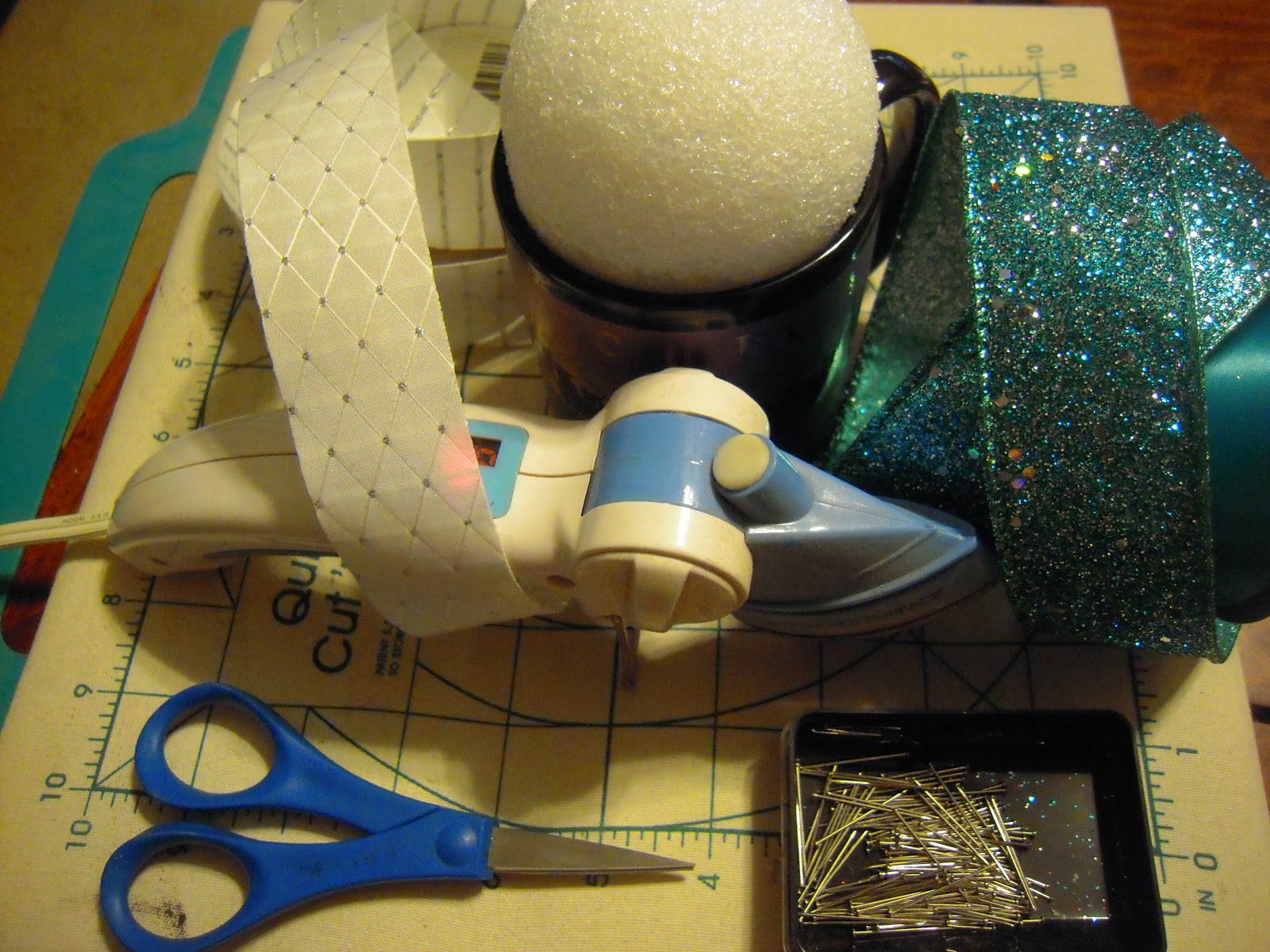 Creative Chaos Quilted/Folded Ribbon Ornament Tutorial