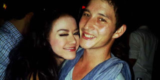 Gambar Foto Hot Mike Lewis dengan Cynthiara Alona Pelukan Mesra Pacaran