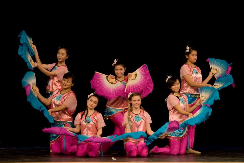 Story about Chinese/Korean Fan Dance ~ #RRWW Your Unique Wedding Partner!