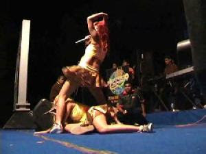Goyang Erotis Biduan Dangdut Koplo