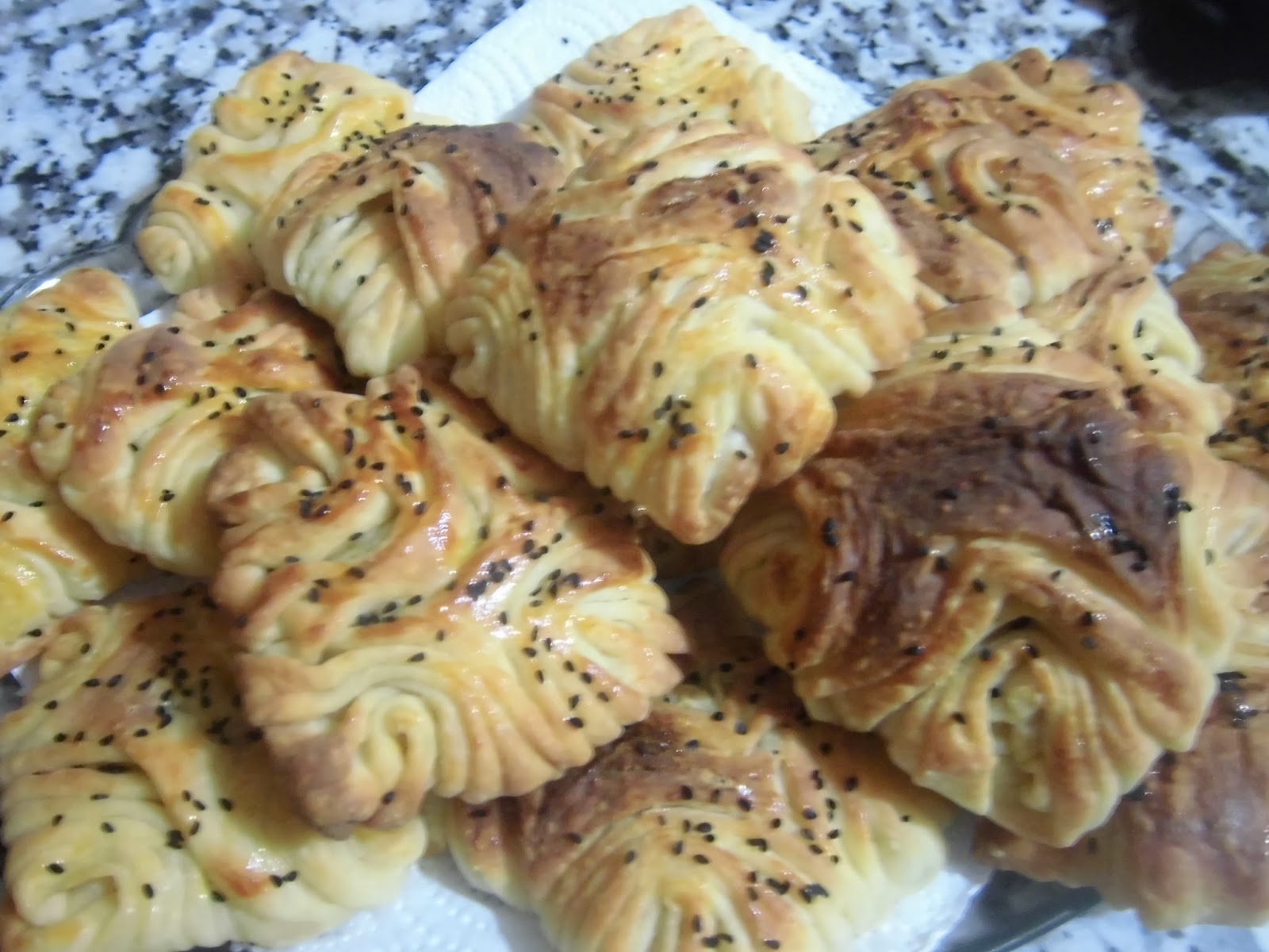 BÜZGÜLÜ BÖREK TARİFİ