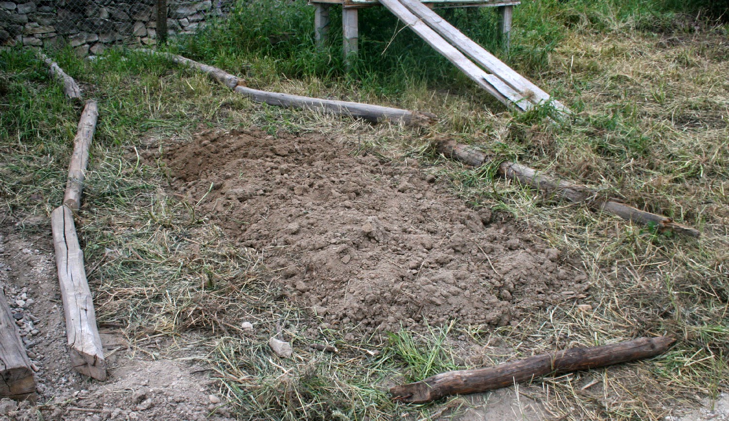 Partially dug over the remaining bed Partially dug over the remaining bed