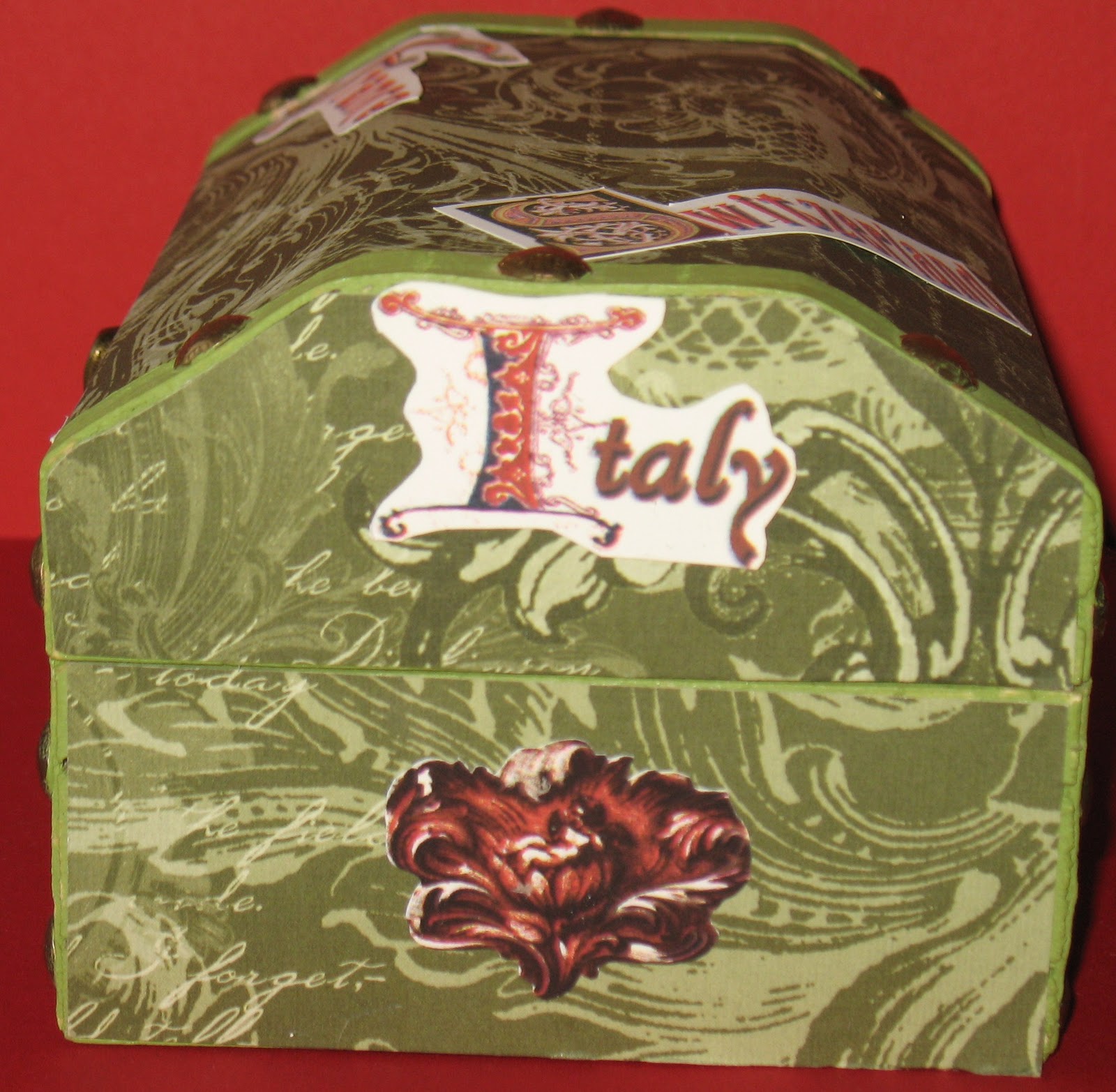 Chattering Robins Treasure Chest of Dreams