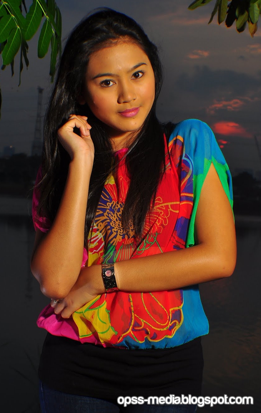 Artis+malaysia+tindik+lidah