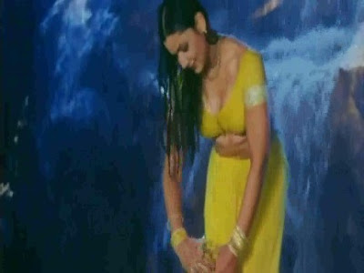 http://2.bp.blogspot.com/-YHxrTmuf77Q/Tfe2o6sQKLI/AAAAAAAACD8/gSAw0WhoxW8/s1600/Aarthi+agarwal+hot+in+rain+song_0002.jpg