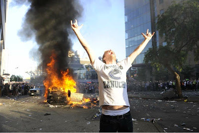 Vancouver Riot 2011 - chaos in the street