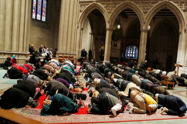 Syarat Sah Mendirikan Sholat Jumat 1 Syarat Sah Mendirikan Sholat Jumat 2