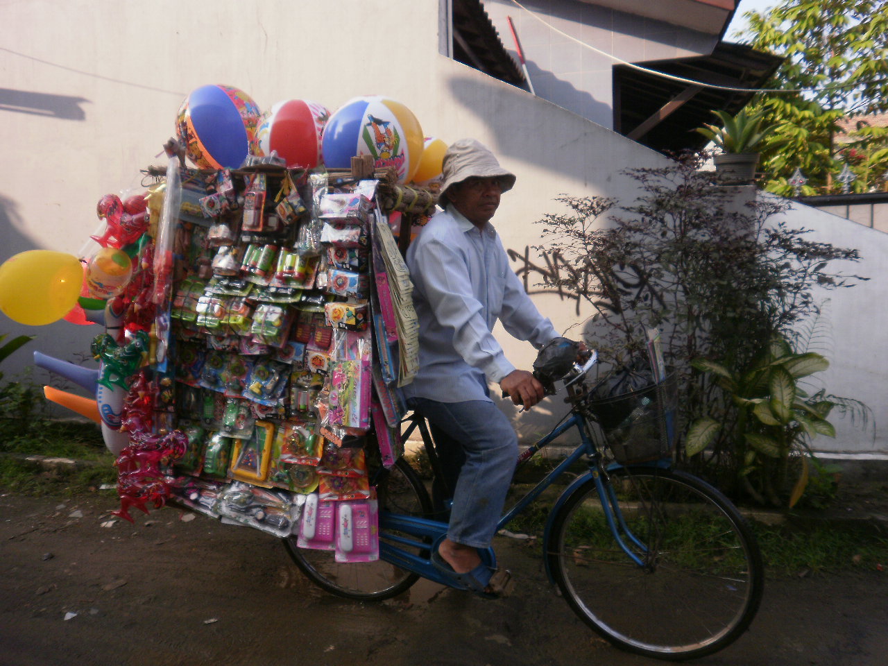 Senyuman Indonesia Raya: HOW TO EARN A LIVING - INDONESIAN WAYS!