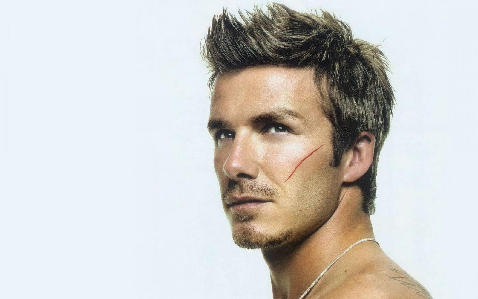 http://2.bp.blogspot.com/-YOvLAC1IWYY/Tte3AHo3iGI/AAAAAAAAAiQ/gZ43vbJj3iI/s1600/David-Beckham-pictures-desktop-Wallpapers-HD-photo-images-5.jpg