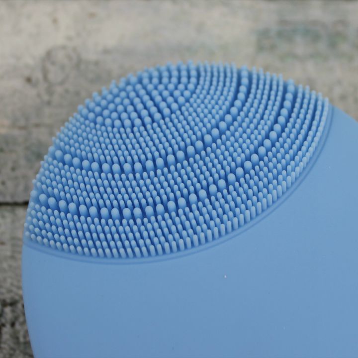 How to use the Foreo LUNA™ Cleansing Brush (a review) Hello Pretty Bird! A beauty and notso