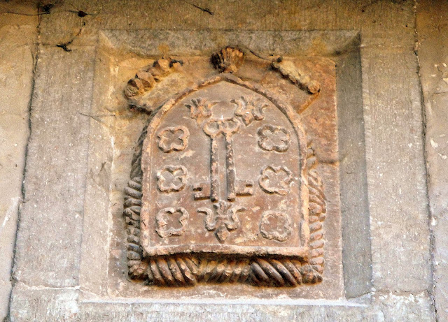 Escudo de los Bernaldo de Quirós en La Casona de Coañana