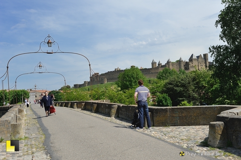 Le pont médiéval de Carcassonne Le pont médiéval de Carcassonne photo pascal blachier