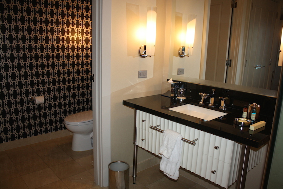 Cosmopolitan Las Vegas Hotel Corner 1BR Suite 180° View Any Tots