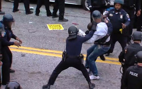 Va chạn giữa cảnh sát Mỹ và người biểu tình