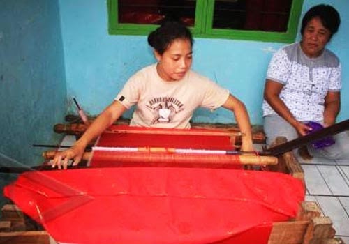 Kain Tenun Buya Sabe Hasil Kerajinan Desa Wisata Limboro Donggala Kain Tenun Buya Sabe Donggala