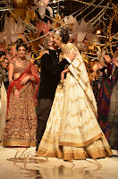 Sonam Kapoor's Sizzling walks the ramp for Rohit Bal at IBFW 2013