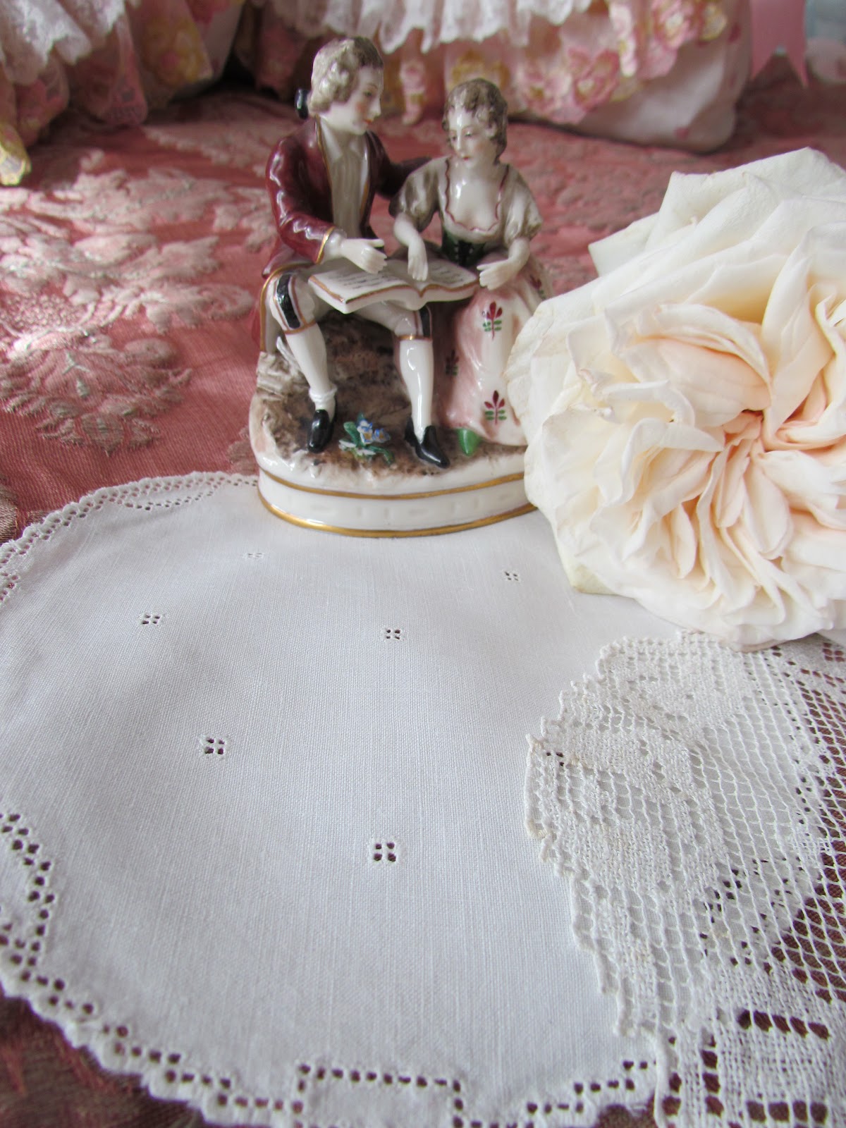 Angela Lace Bolster Tutorial