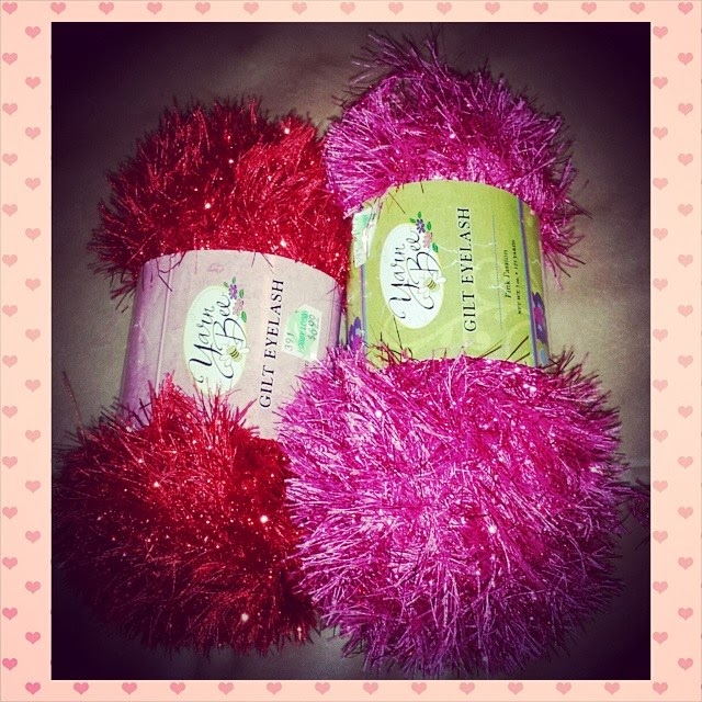 Mama's Crafts Valentines Wreath with Glitter Eyelash Yarn