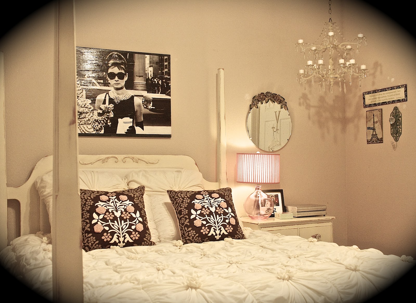 College Apartment In Holly Golightly Style